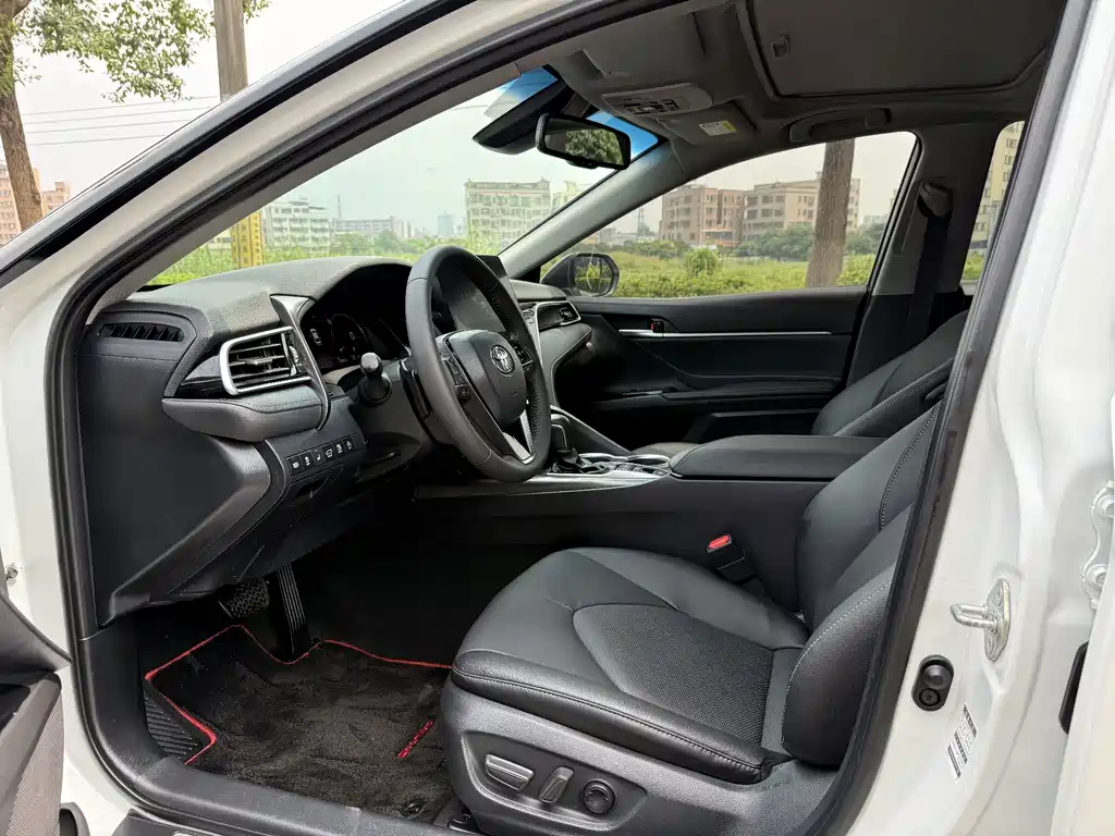 Toyota Camry — миниатюра 6