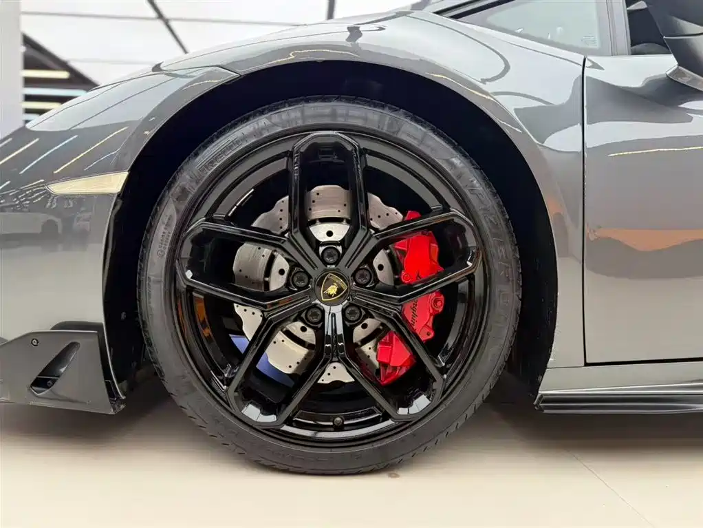 LAMBORGHINI HURACÁN