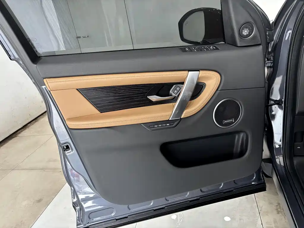 Land Rover Discovery Sport 2025 249PS