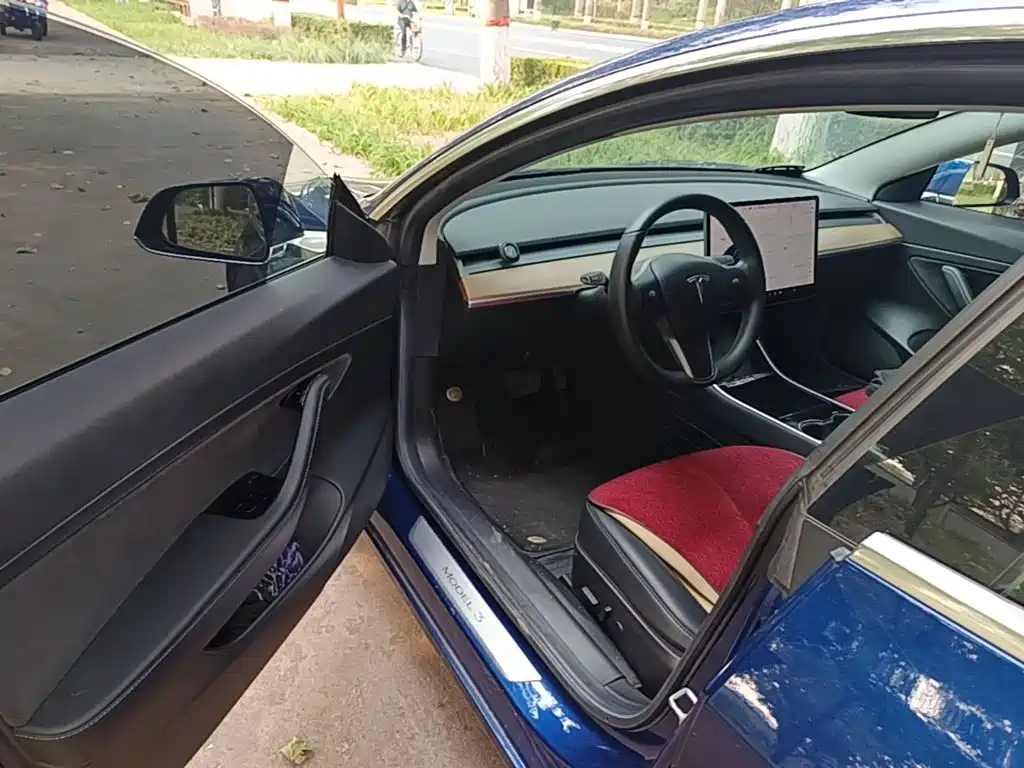 Tesla Model 3 — миниатюра 16