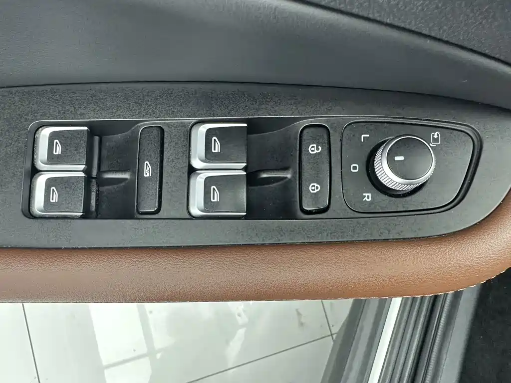 Geely Vision X6 — миниатюра 11
