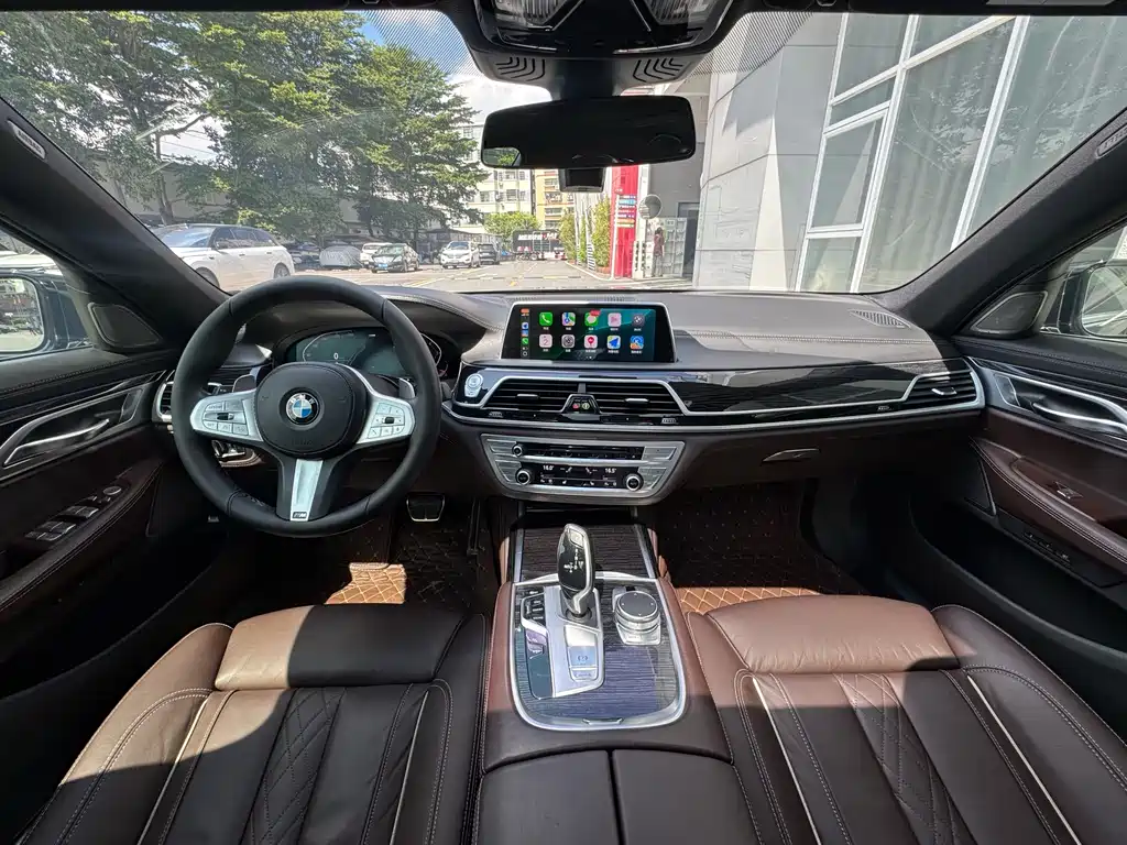 BMW 7 Series — миниатюра 22