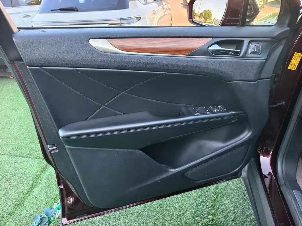 Lincoln MKC — миниатюра 11