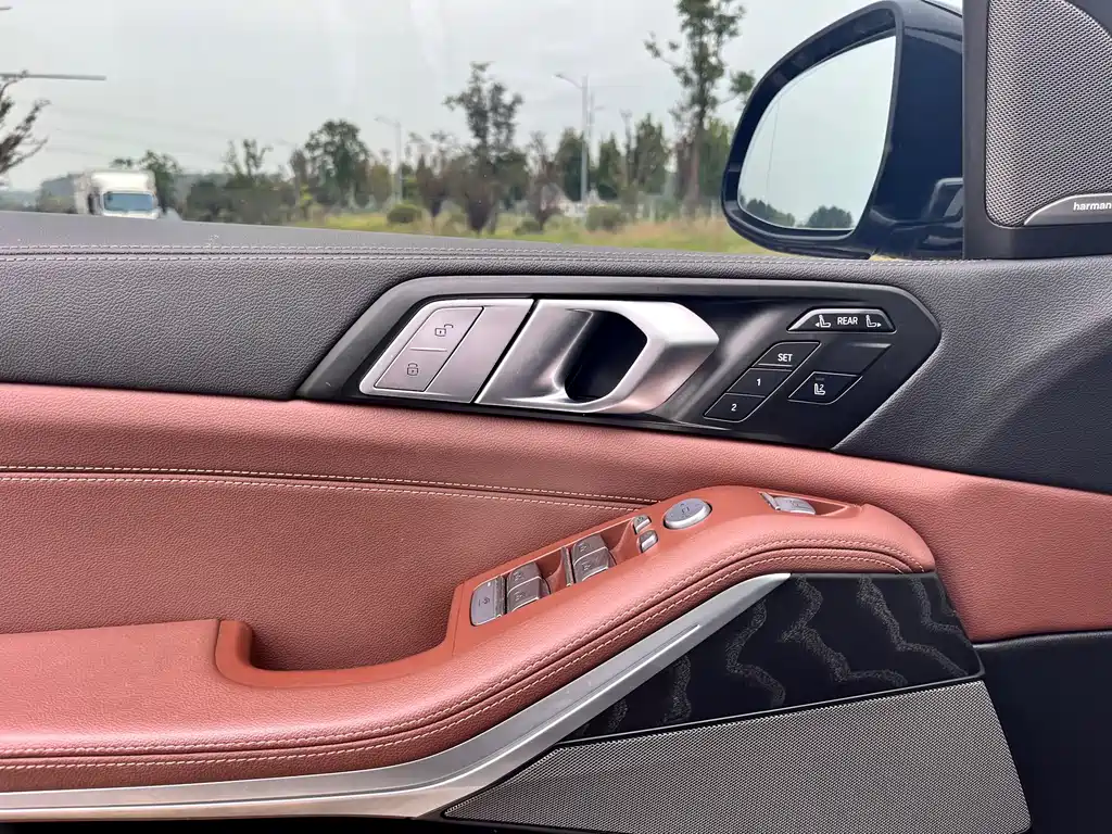BMW X7 — миниатюра 18