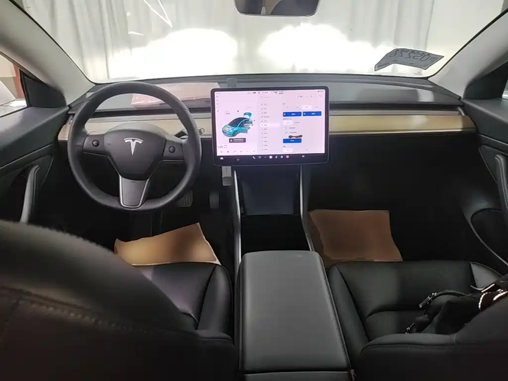 Tesla Model 3 — миниатюра 10