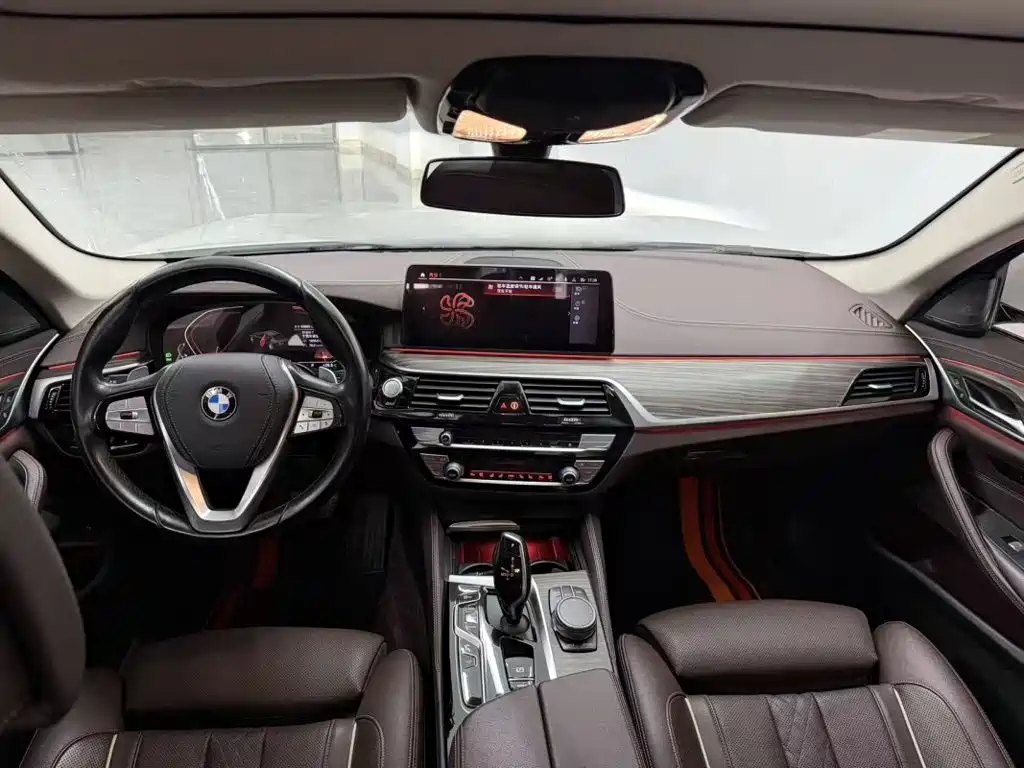 BMW 5 Series — миниатюра 4
