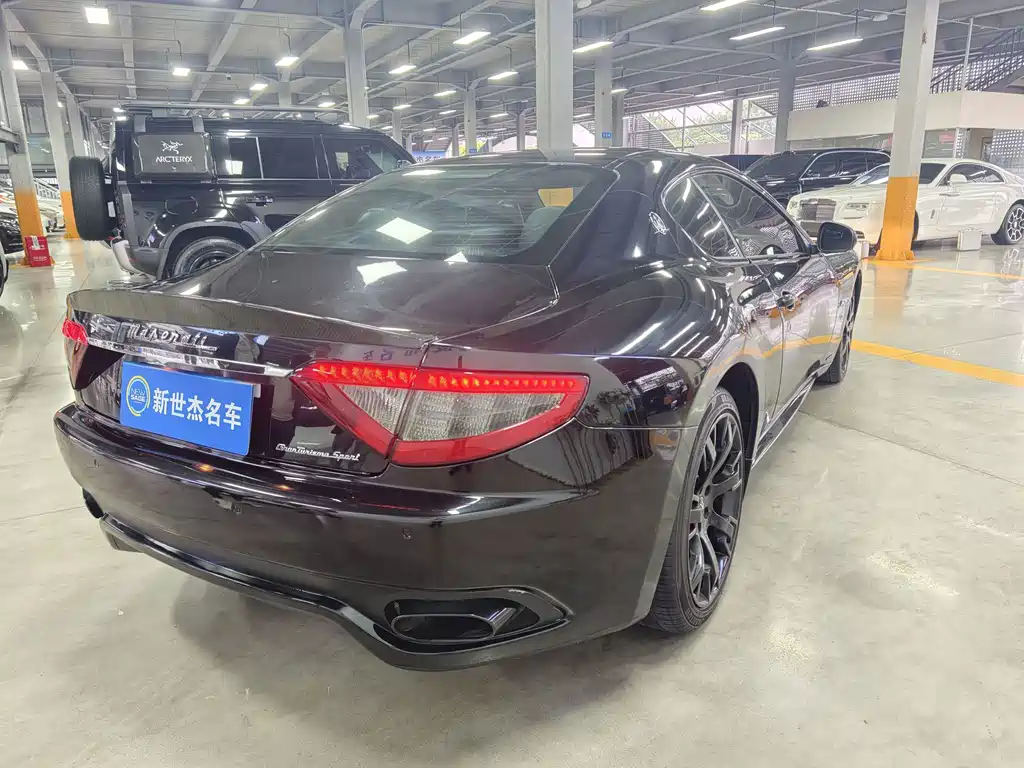 Maserati GranTurismo — миниатюра 10