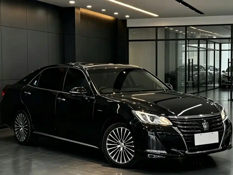 Toyota Crown — миниатюра 2