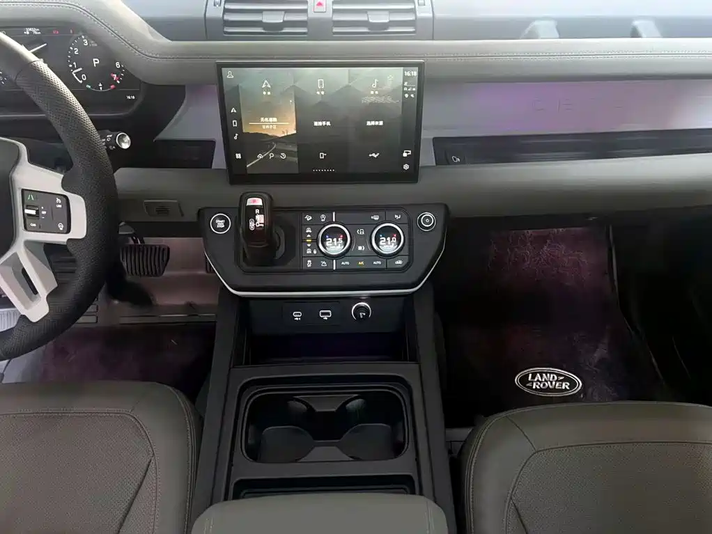 Land Rover Defender — миниатюра 12