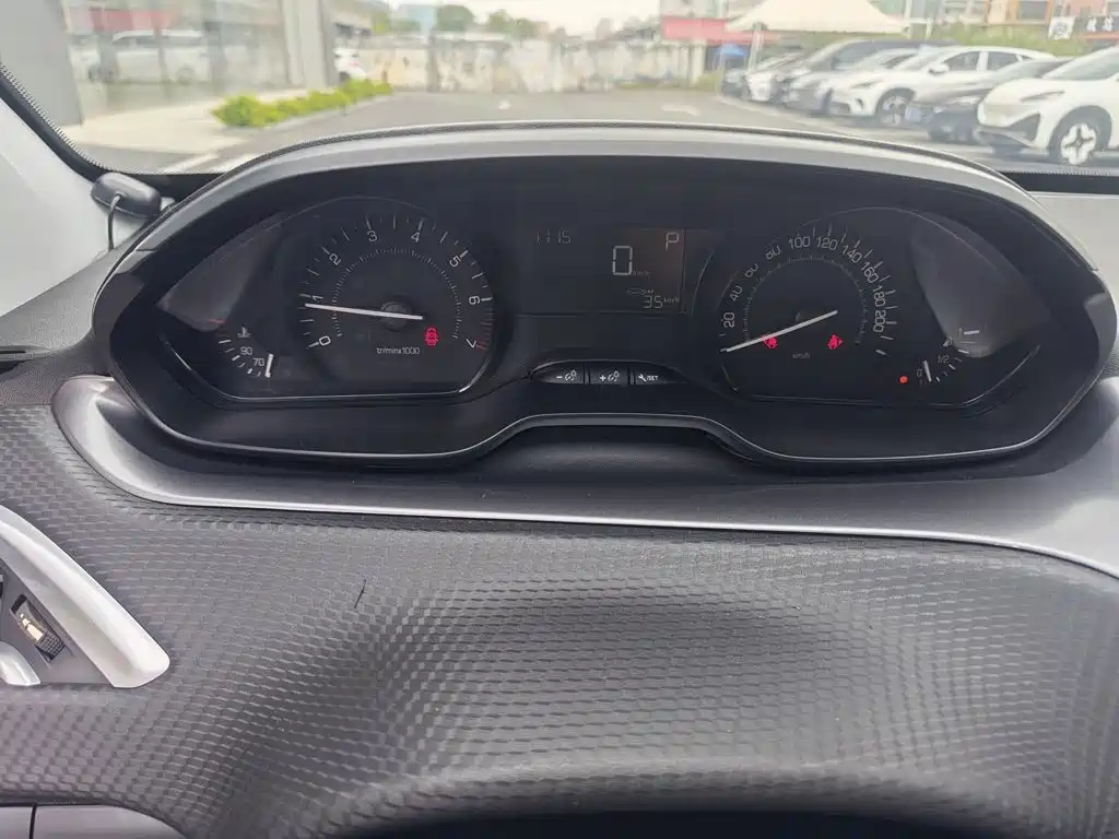 Peugeot 2008 — миниатюра 4