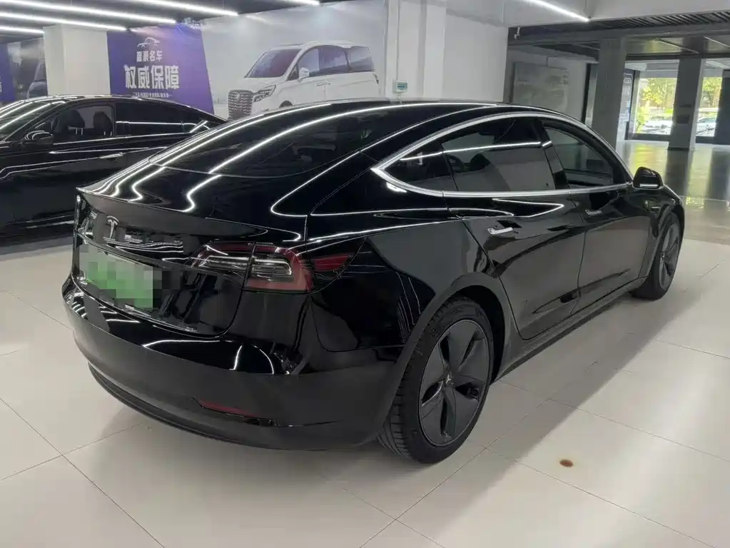 Tesla Model 3 — миниатюра 3