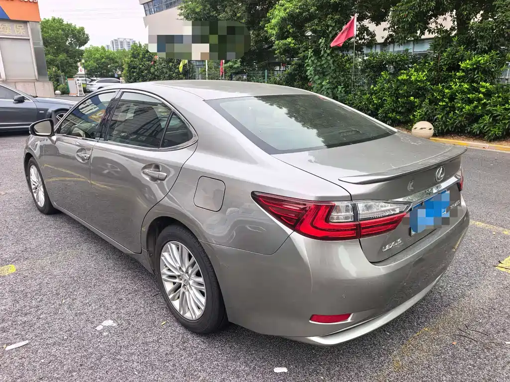 Lexus ES — миниатюра 6