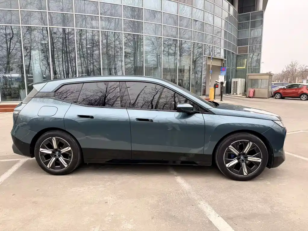 BMW IX
