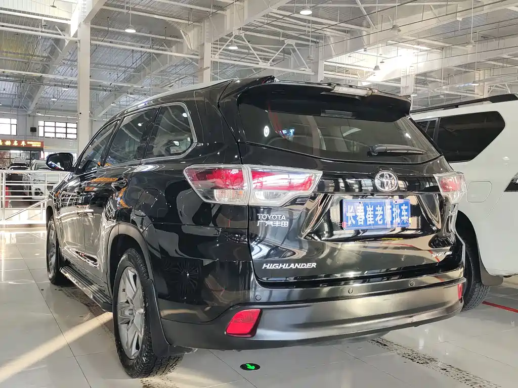 TOYOTA HIGHLANDER