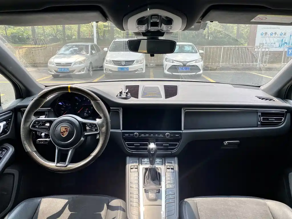 Porsche Macan — миниатюра 11