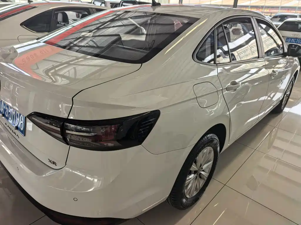 Volkswagen Lavida — миниатюра 4