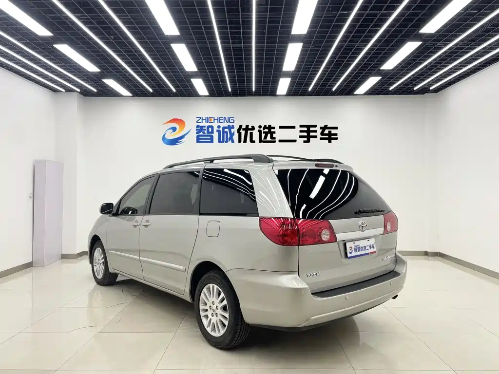 Toyota Sienna — миниатюра 22