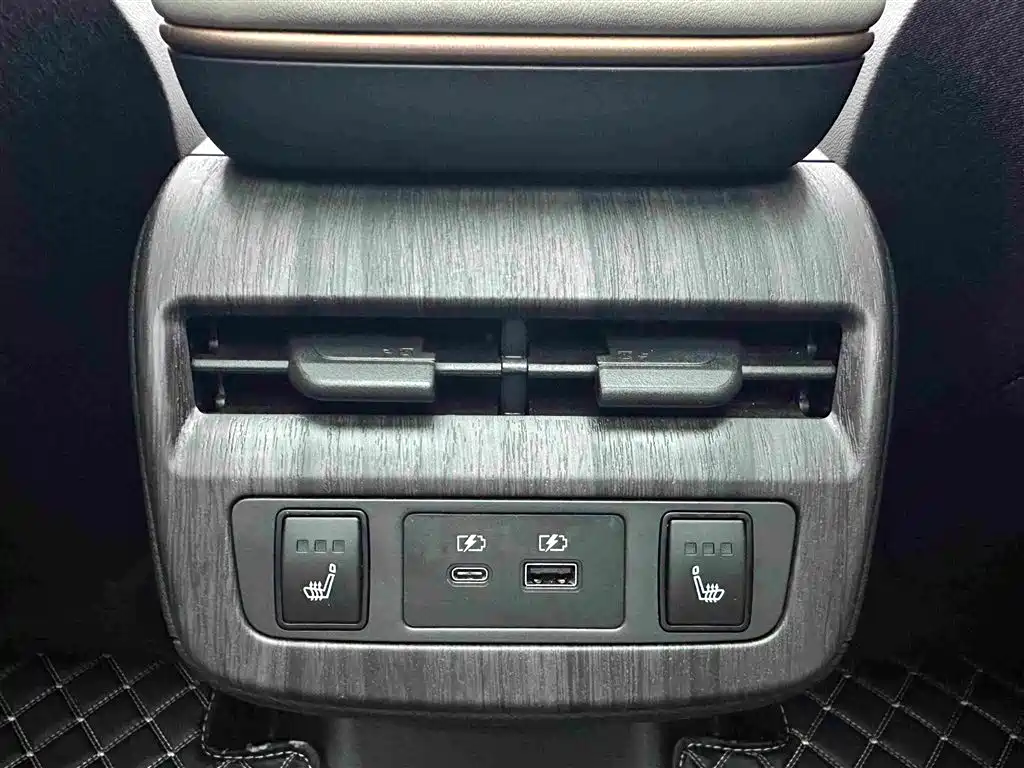 Nissan Ariya — миниатюра 16