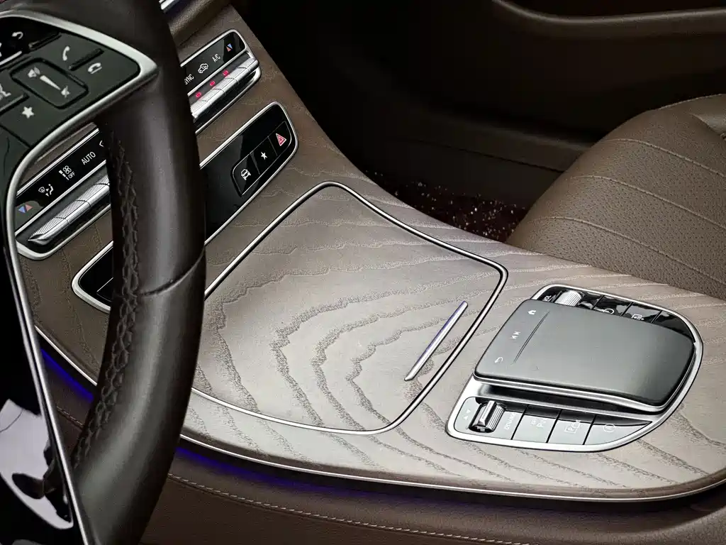 Mercedes-Benz E-Class — миниатюра 7