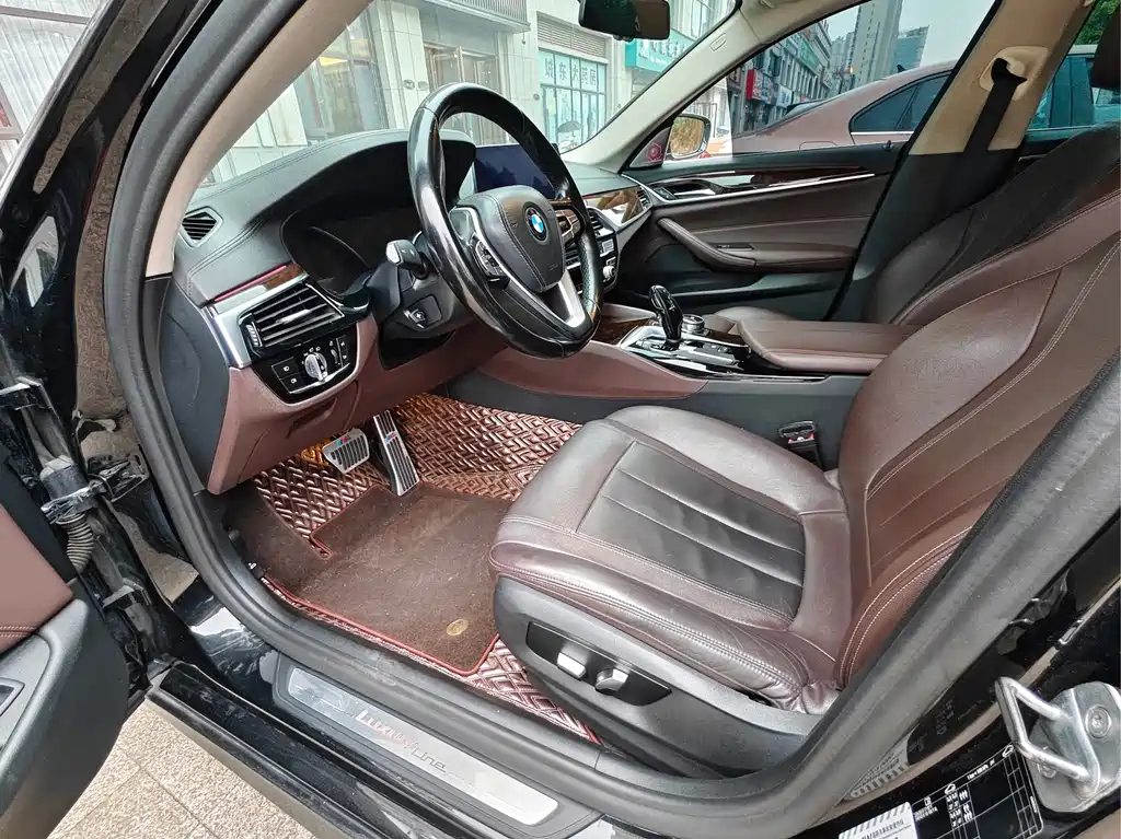BMW 5 Series — миниатюра 10