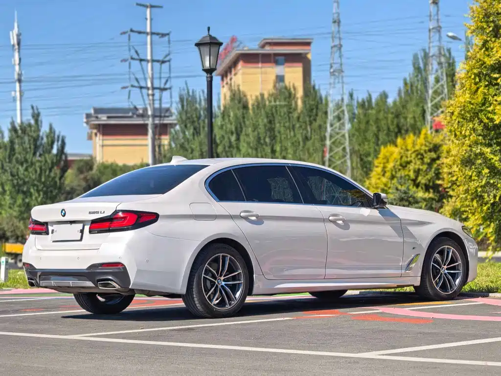 BMW 5 Series — миниатюра 6