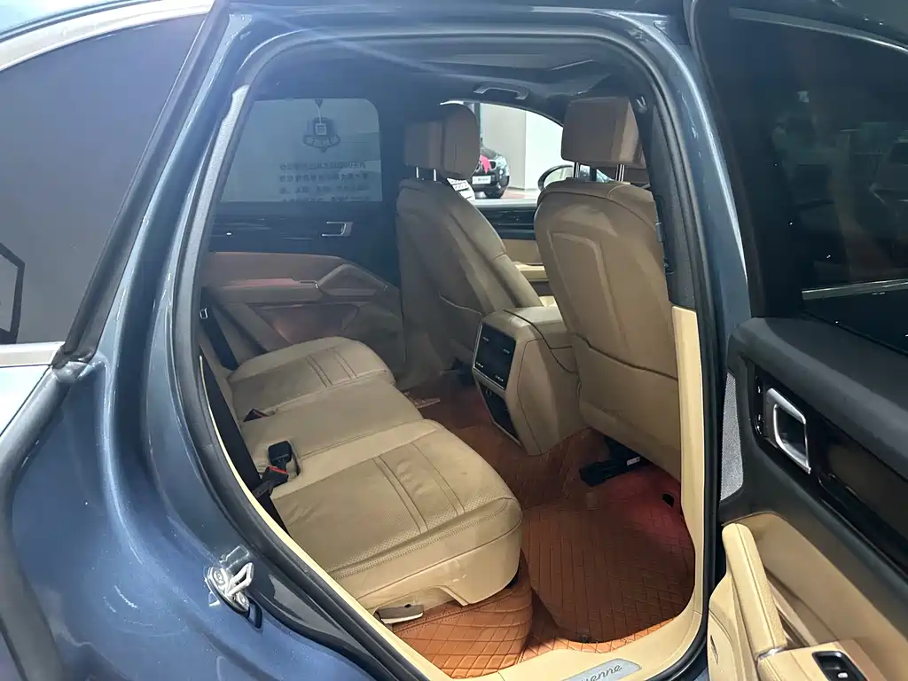 Porsche Cayenne — миниатюра 5