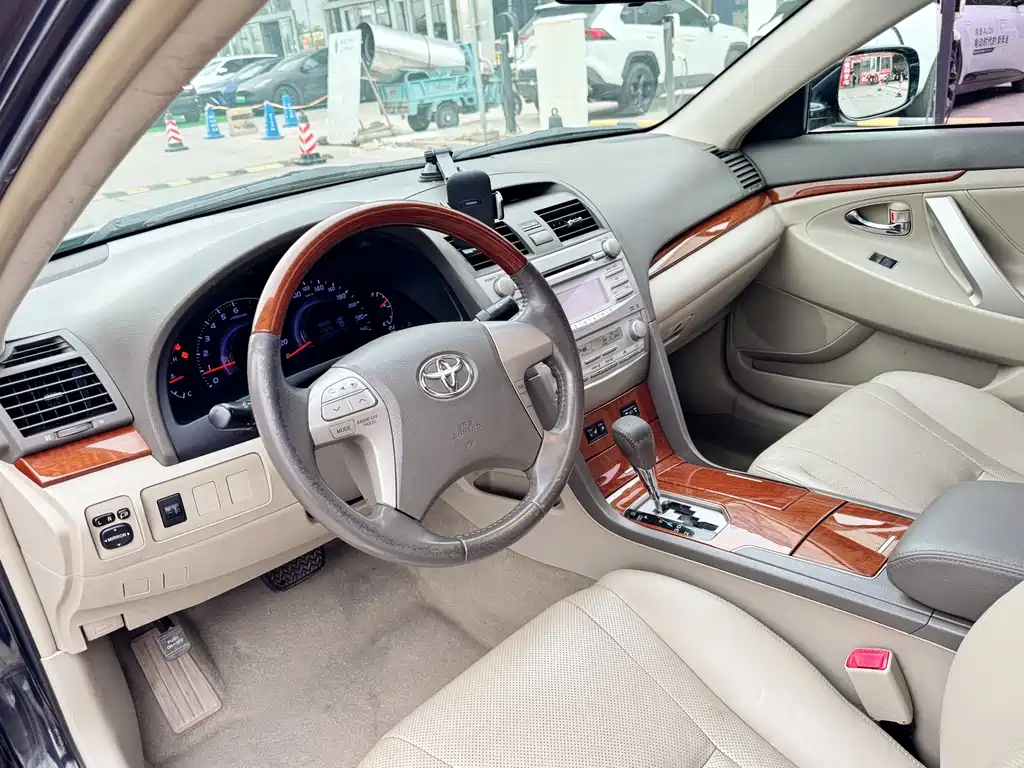Toyota Camry — миниатюра 5