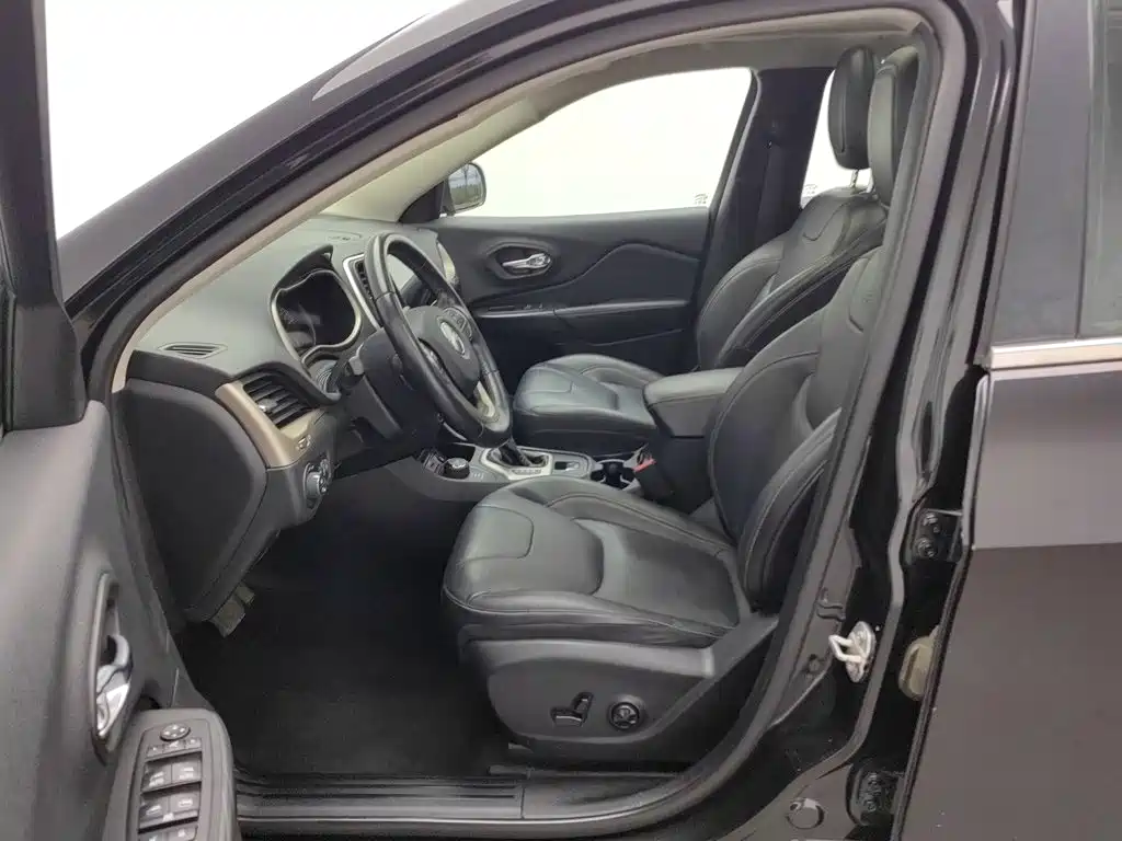Jeep Cherokee — миниатюра 10
