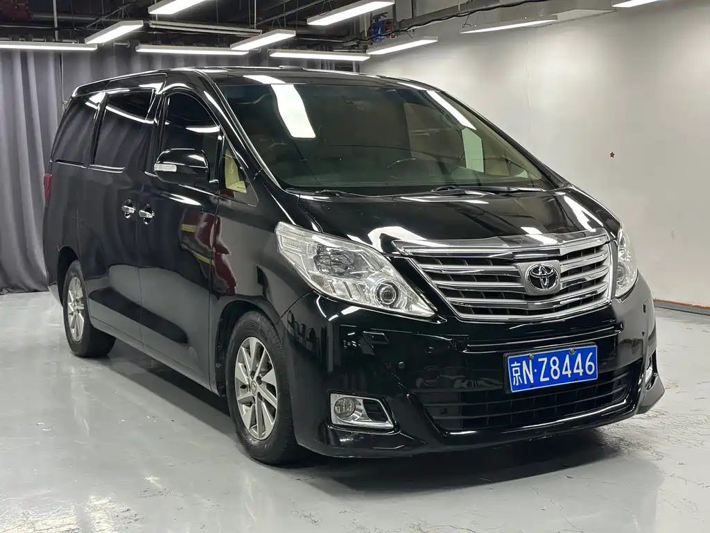 Toyota Alphard — миниатюра 2