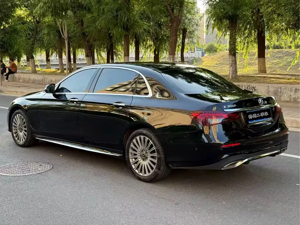Mercedes-Benz E-Class — миниатюра 9