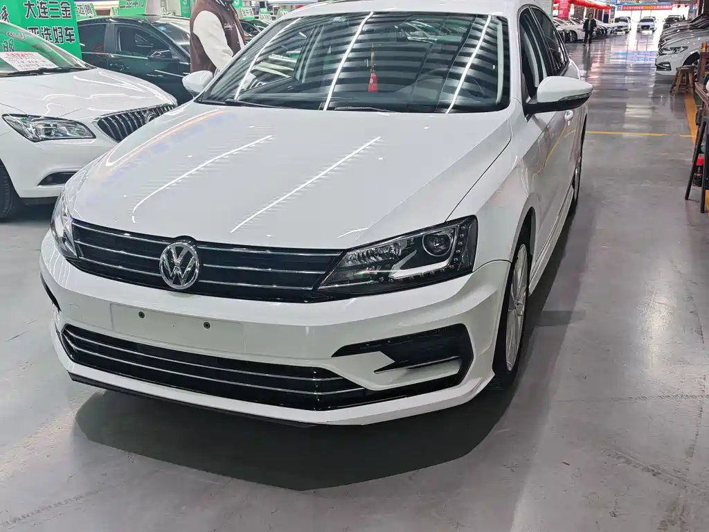 Volkswagen Sagitar 2018