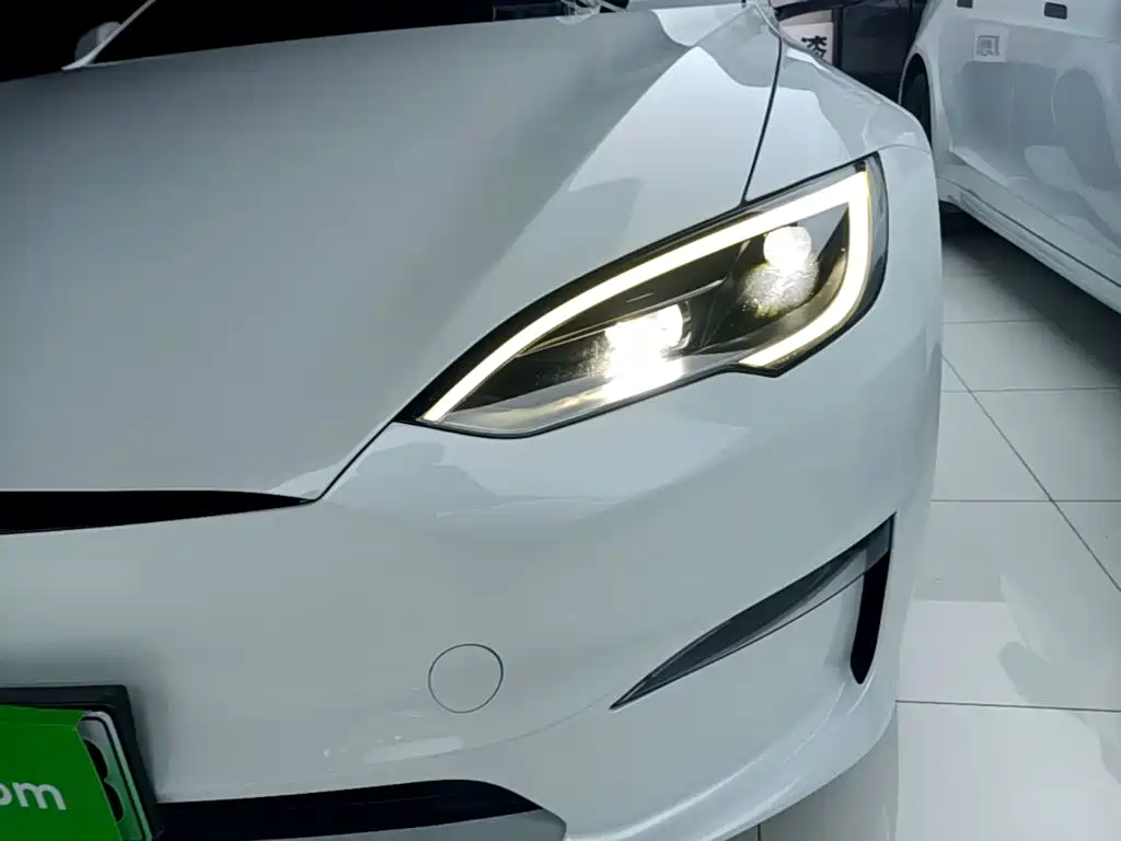 Tesla Model S — миниатюра 18