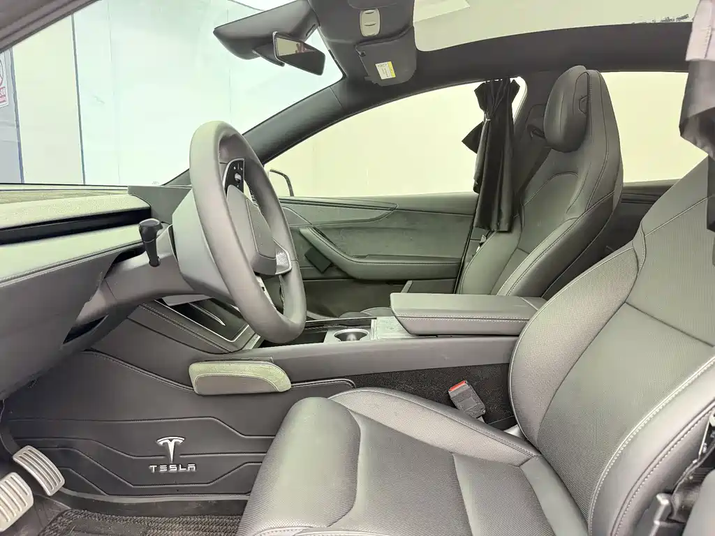 Tesla Model Y L — миниатюра 3