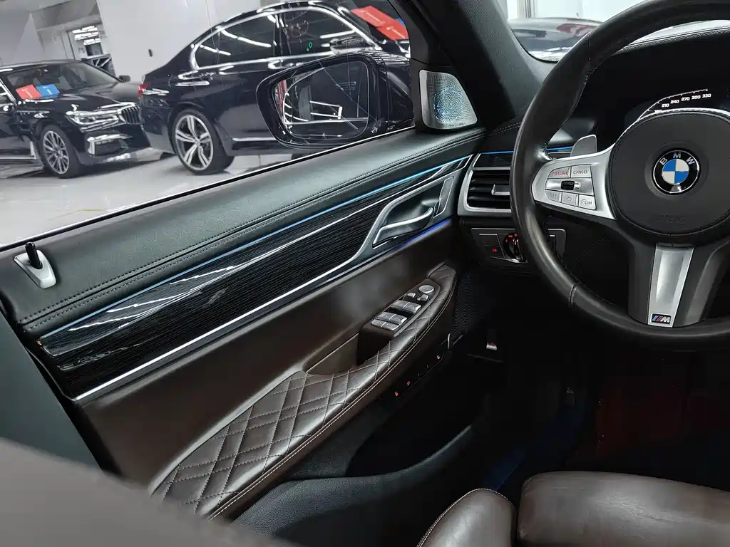 BMW 7 Series — миниатюра 12