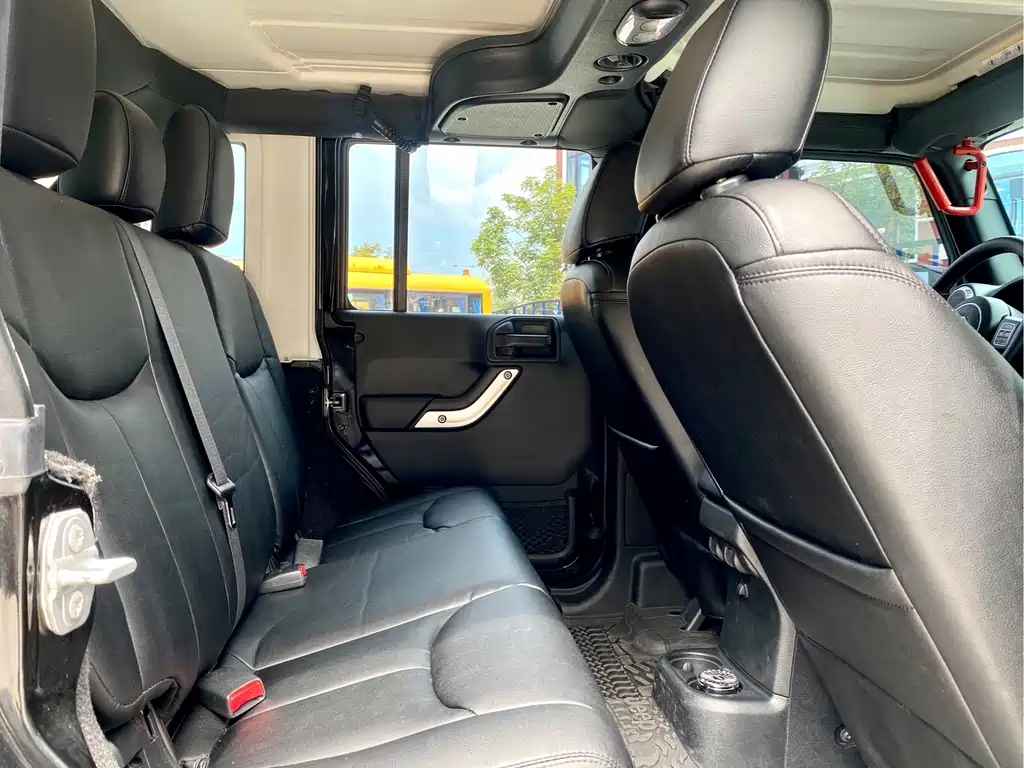 Jeep Wrangler — миниатюра 12