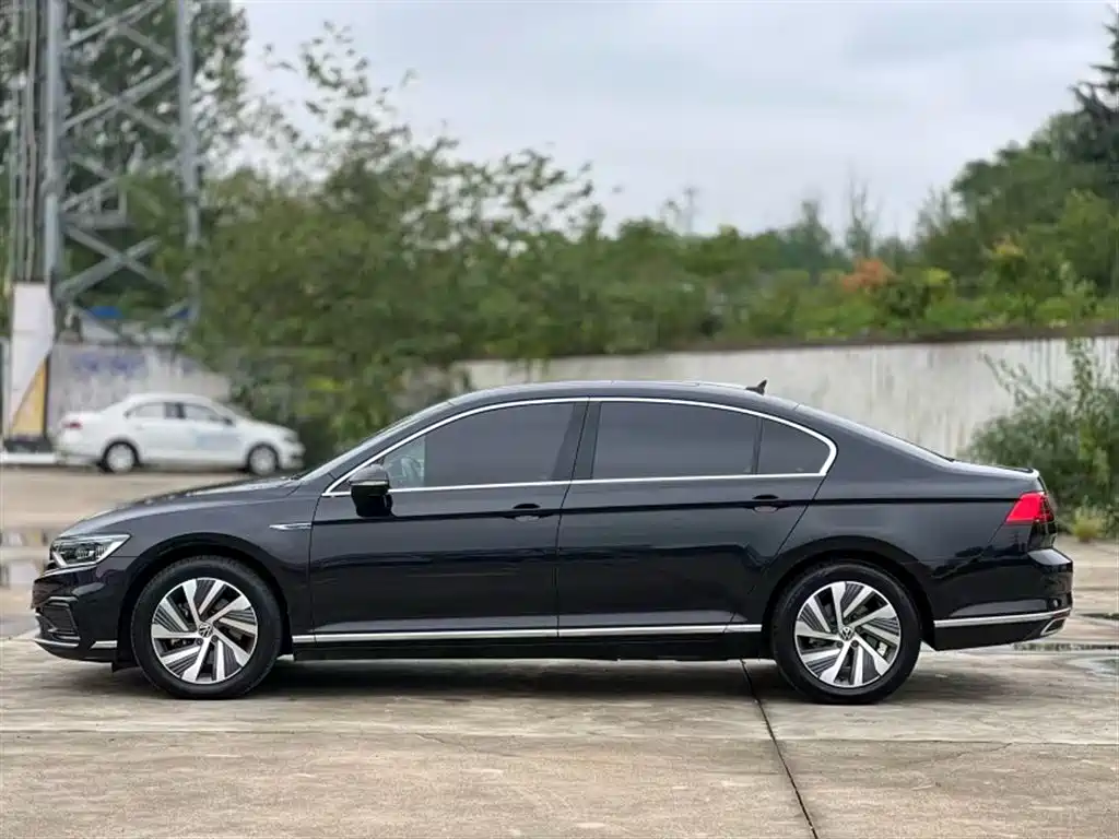 VOLKSWAGEN MAGOTAN GTE PLUG IN HYBRID