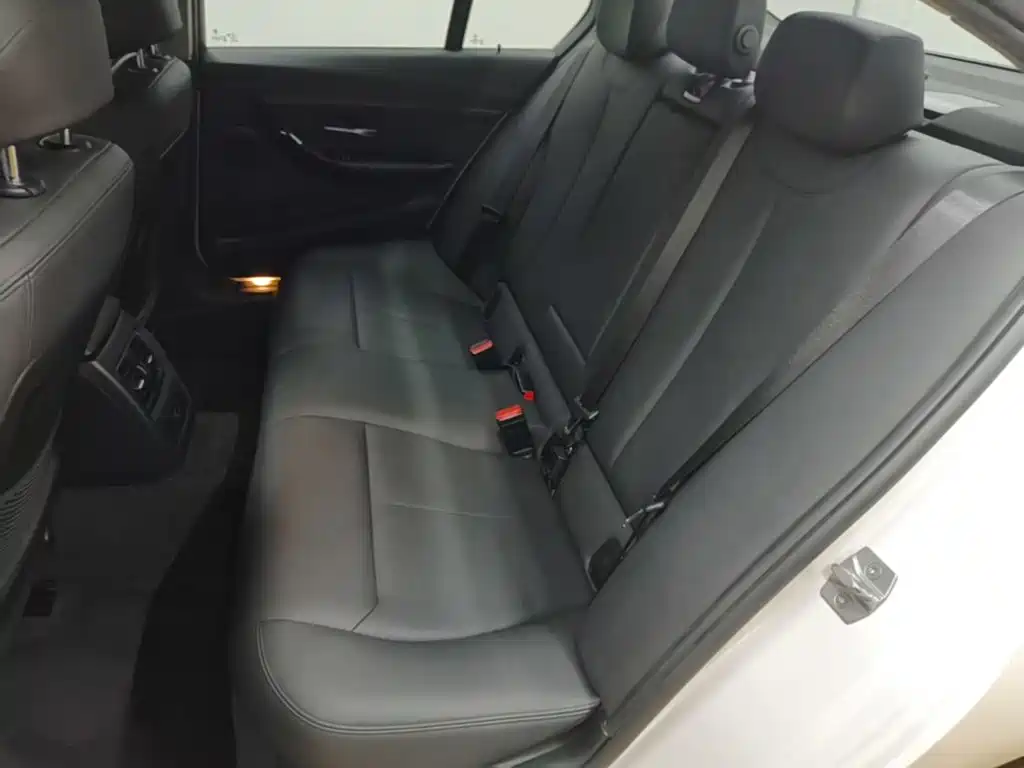 BMW 3 Series — миниатюра 17