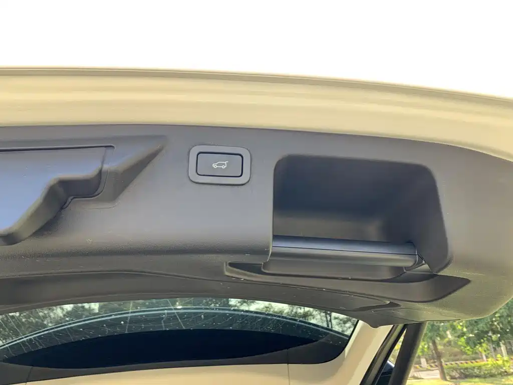 Land Rover Discovery Sport — миниатюра 9