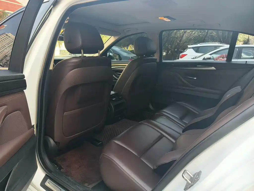 BMW 5 Series — миниатюра 5
