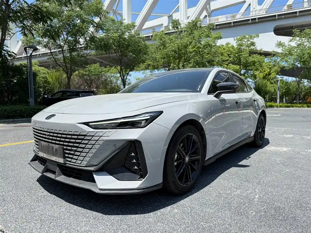 CHANGAN  UNI V