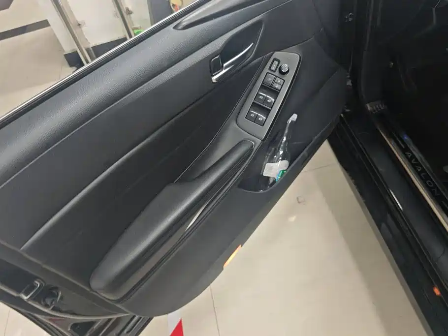 Toyota Avalon — миниатюра 7