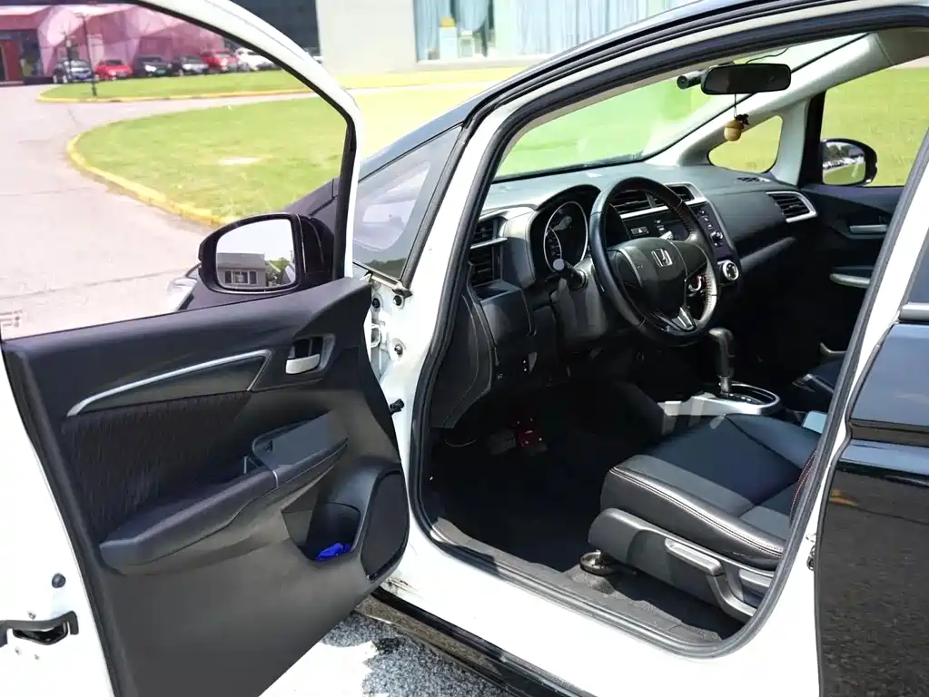 Honda Fit — миниатюра 9