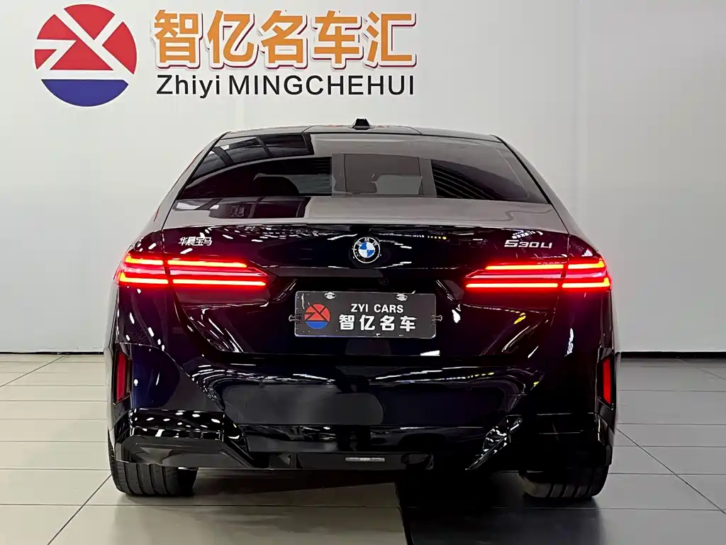 BMW 5 Series — миниатюра 13