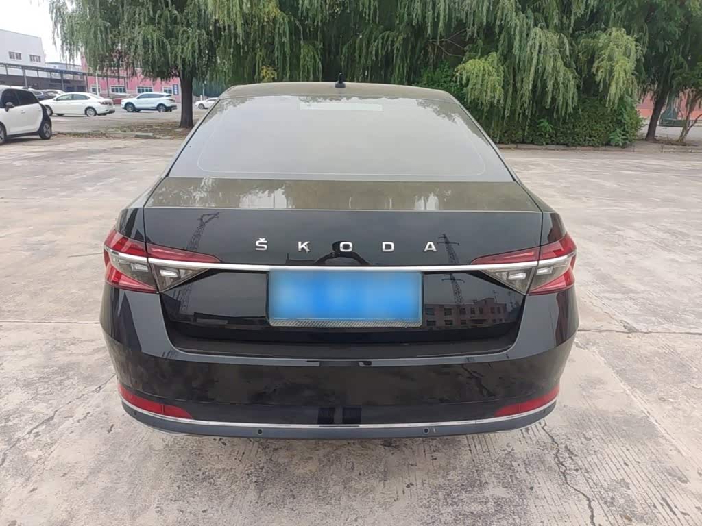 Skoda Superb 1.4 л 2024 г. Чёрный, пробег 29400 км
