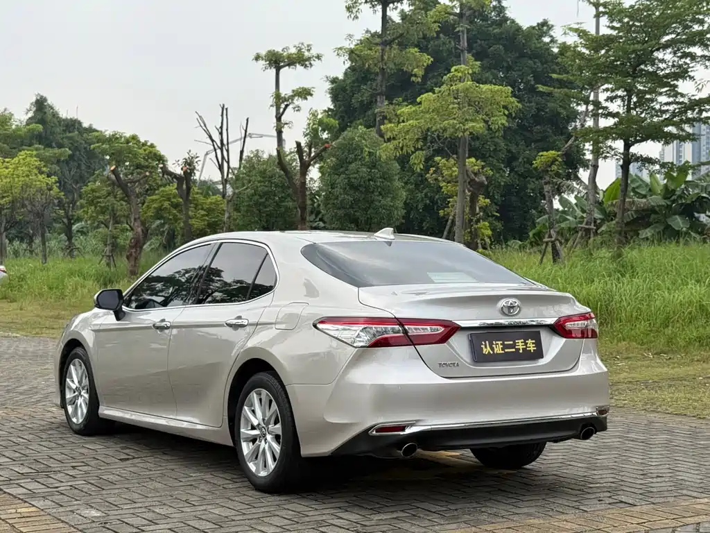 Toyota Camry — миниатюра 17