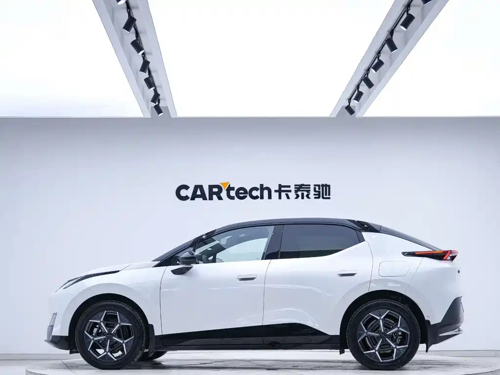 Lynk & Co Z20 — миниатюра 2