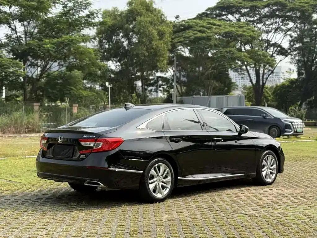 Honda Accord — миниатюра 8