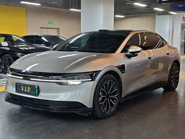 2025 Zeekr 007