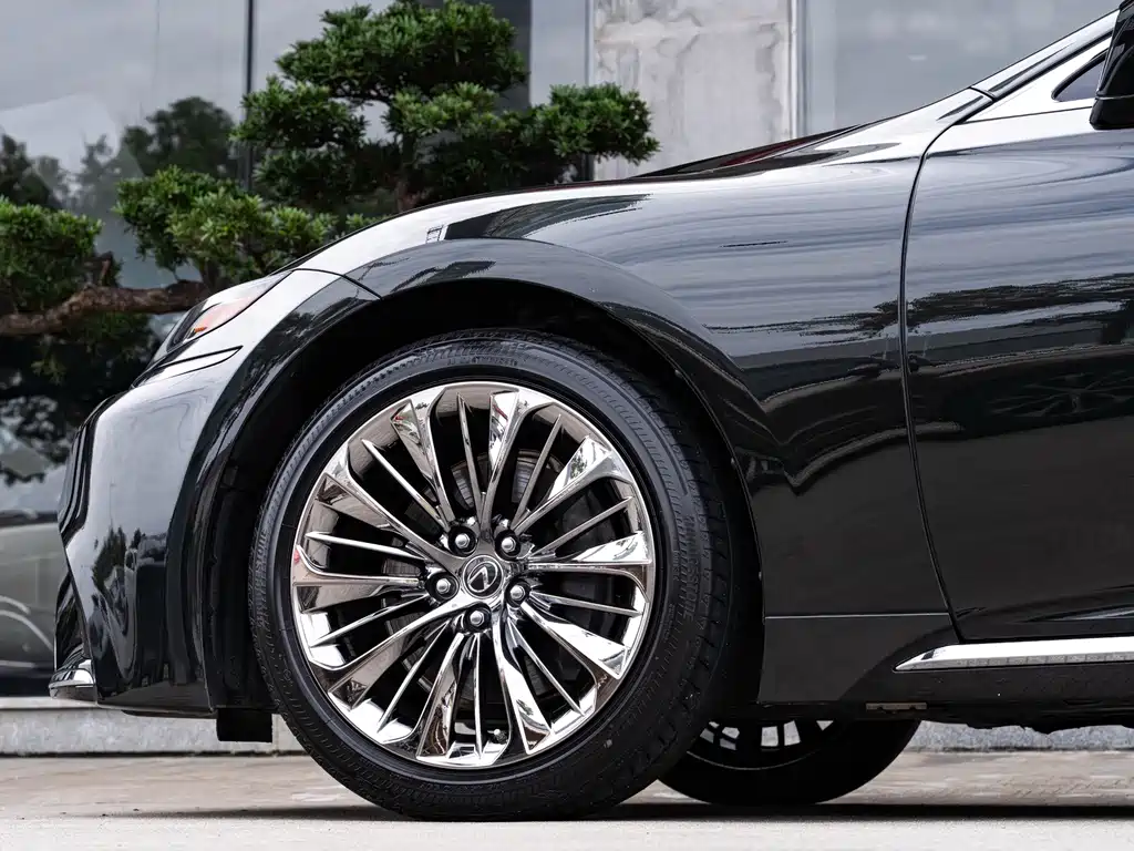 Lexus LS — миниатюра 8