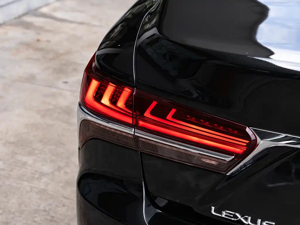 Lexus LS — миниатюра 7